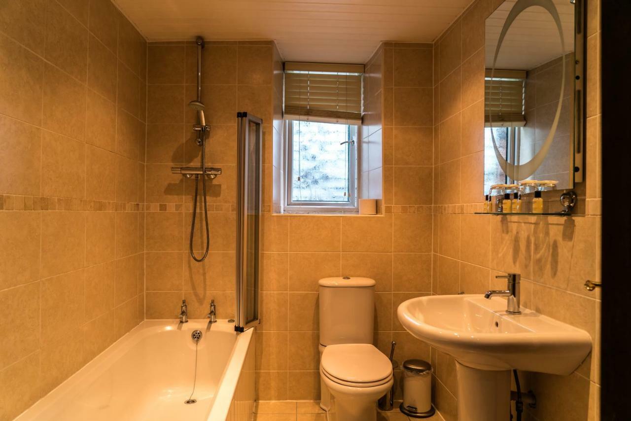 The Mews Hotel Wakefield Bagian luar foto
